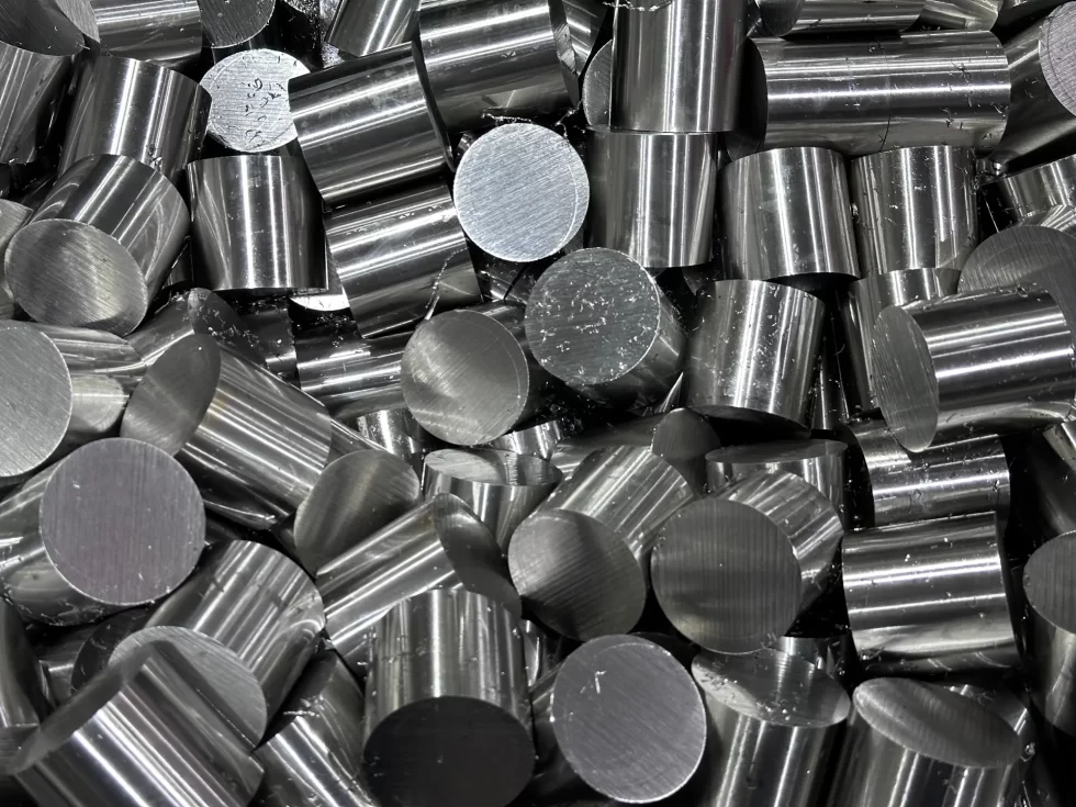 Small components of 304 stainless steel in bulk quantity